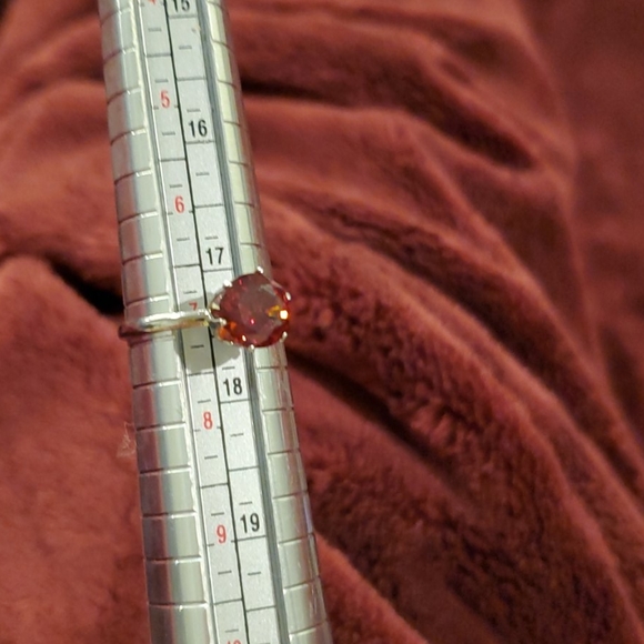 1.2 Carat AAA zirconia garnet birthstone ring - Picture 6 of 6